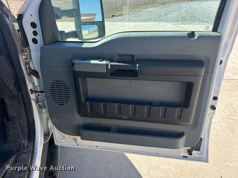 image for item EK0413 2016 Ford F550 Super Duty XLT bucket truck