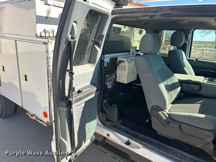 image for item EK0413 2016 Ford F550 Super Duty XLT bucket truck