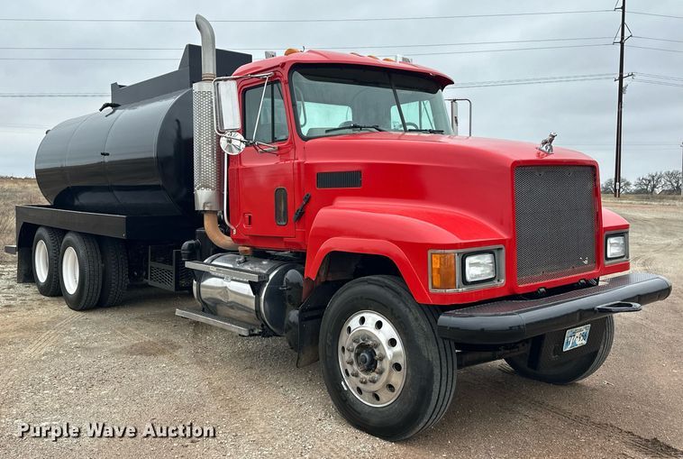 image for item EK0421 2003 Mack CH613 vacuum truck