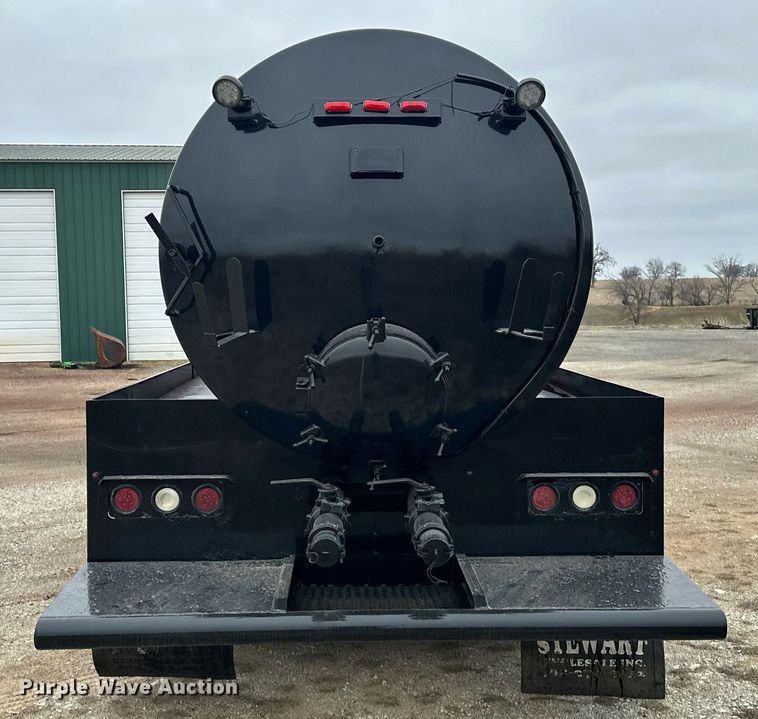 image for item EK0421 2003 Mack CH613 vacuum truck