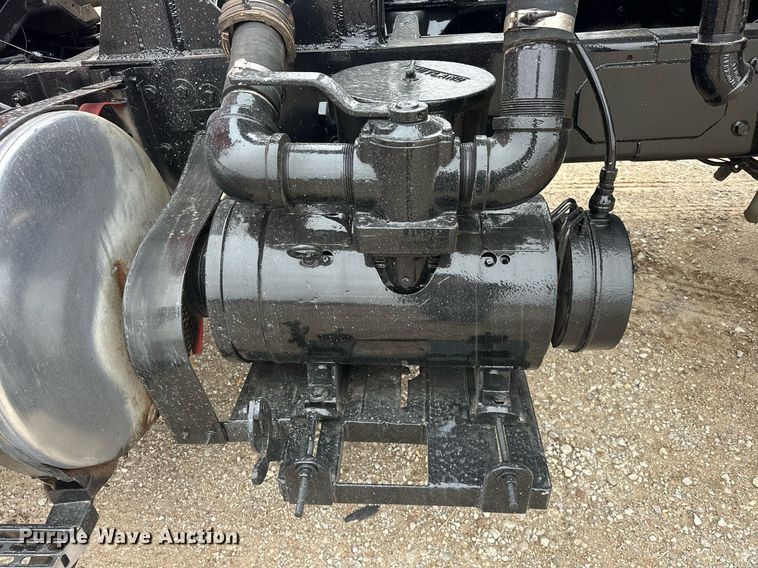 image for item EK0421 2003 Mack CH613 vacuum truck