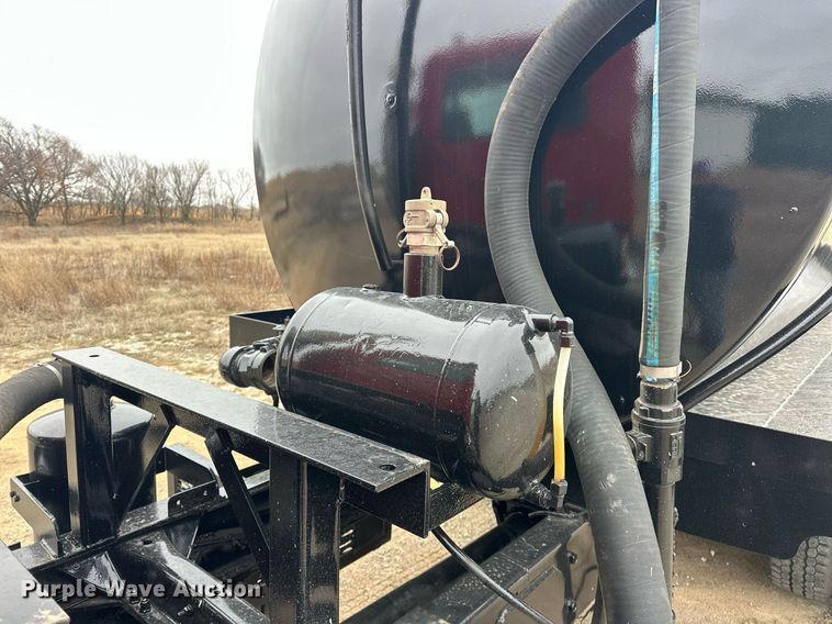 image for item EK0421 2003 Mack CH613 vacuum truck