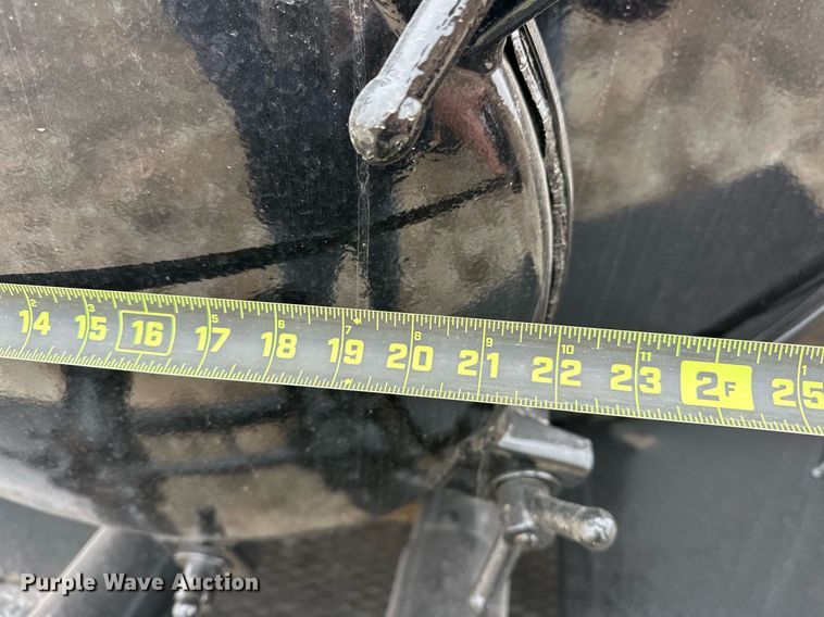 image for item EK0421 2003 Mack CH613 vacuum truck