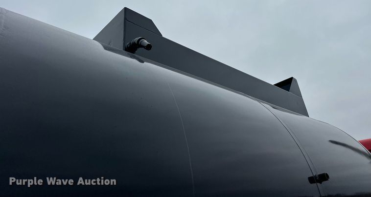 image for item EK0421 2003 Mack CH613 vacuum truck