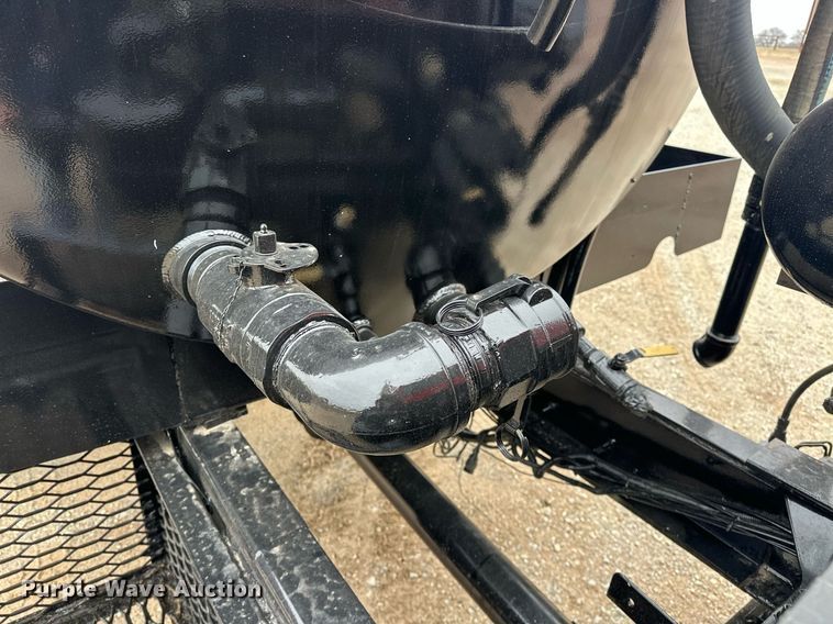 image for item EK0421 2003 Mack CH613 vacuum truck