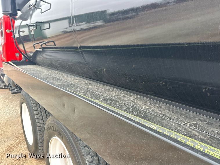 image for item EK0421 2003 Mack CH613 vacuum truck