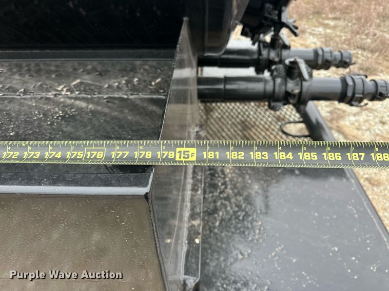 image for item EK0421 2003 Mack CH613 vacuum truck