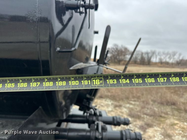 image for item EK0421 2003 Mack CH613 vacuum truck