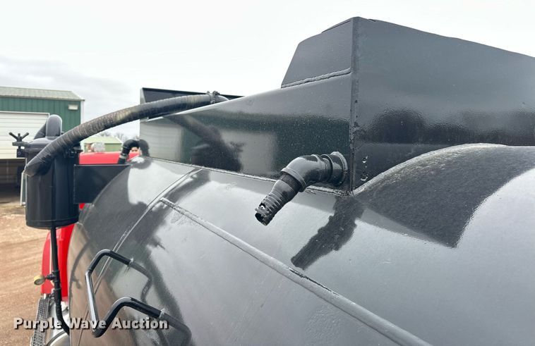 image for item EK0421 2003 Mack CH613 vacuum truck