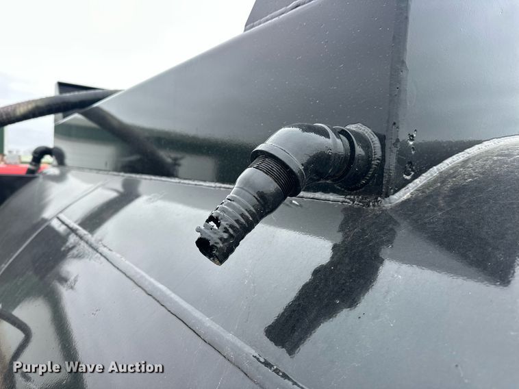 image for item EK0421 2003 Mack CH613 vacuum truck