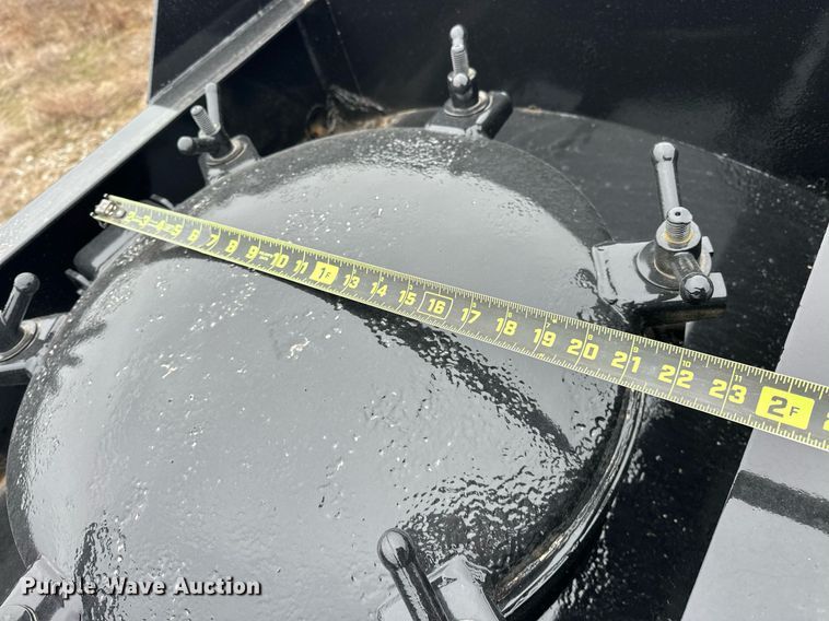 image for item EK0421 2003 Mack CH613 vacuum truck