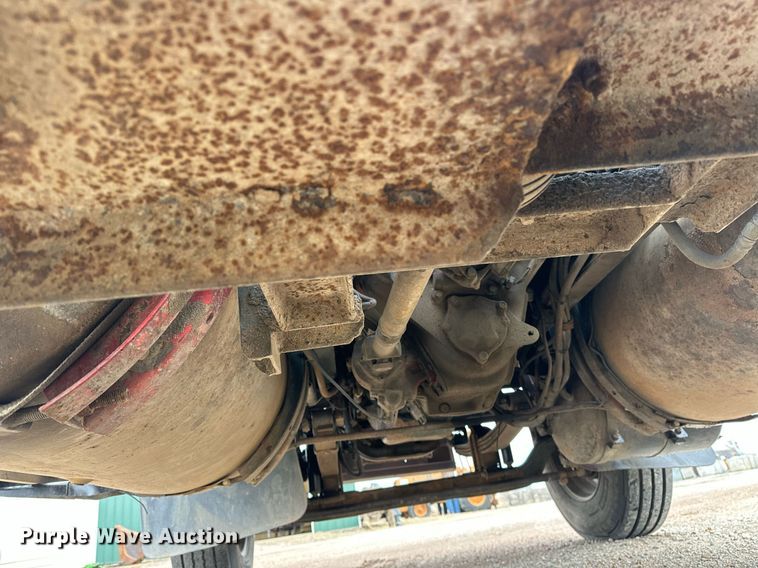 image for item EK0421 2003 Mack CH613 vacuum truck