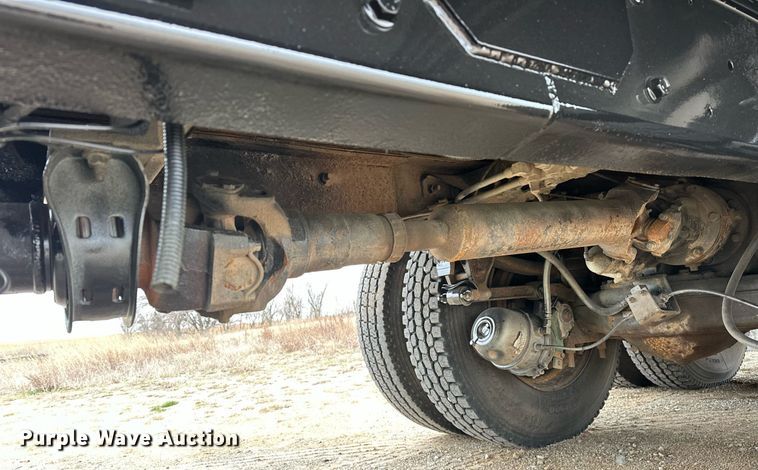 image for item EK0421 2003 Mack CH613 vacuum truck