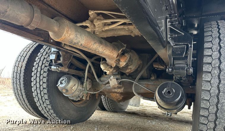 image for item EK0421 2003 Mack CH613 vacuum truck