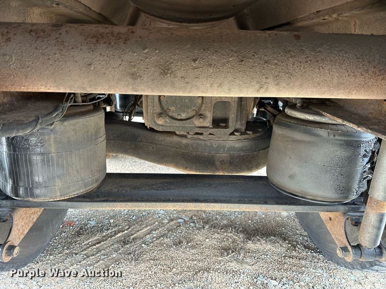 image for item EK0421 2003 Mack CH613 vacuum truck