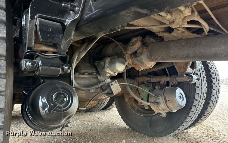 image for item EK0421 2003 Mack CH613 vacuum truck