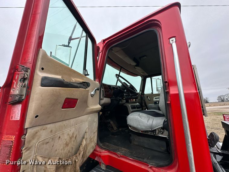 image for item EK0421 2003 Mack CH613 vacuum truck