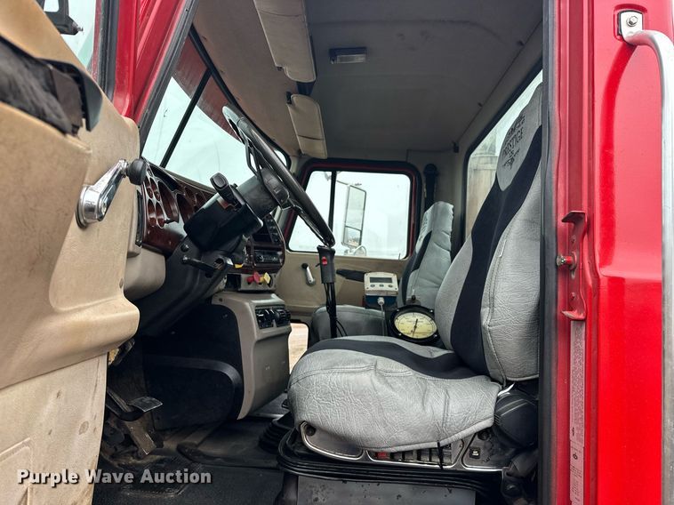 image for item EK0421 2003 Mack CH613 vacuum truck