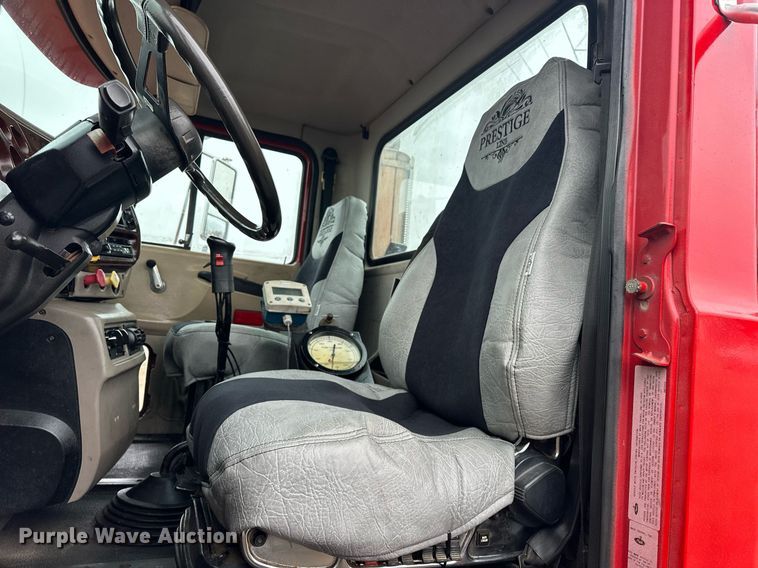 image for item EK0421 2003 Mack CH613 vacuum truck