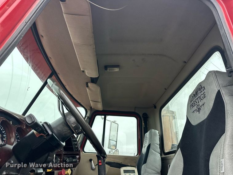 image for item EK0421 2003 Mack CH613 vacuum truck