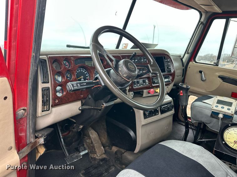 image for item EK0421 2003 Mack CH613 vacuum truck