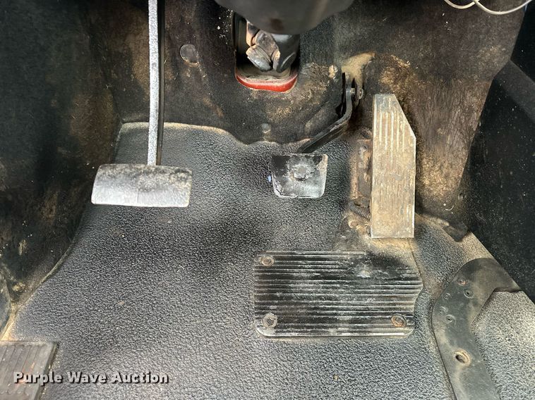 image for item EK0421 2003 Mack CH613 vacuum truck