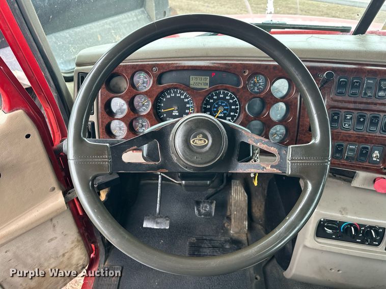 image for item EK0421 2003 Mack CH613 vacuum truck