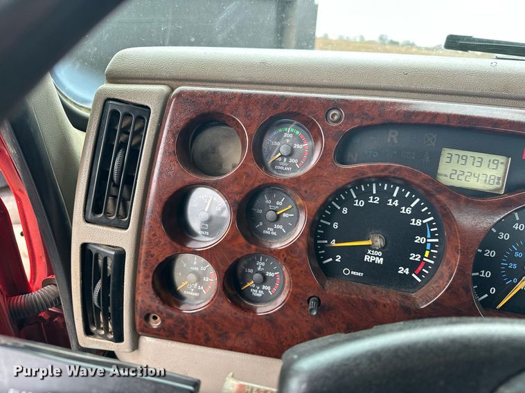 image for item EK0421 2003 Mack CH613 vacuum truck