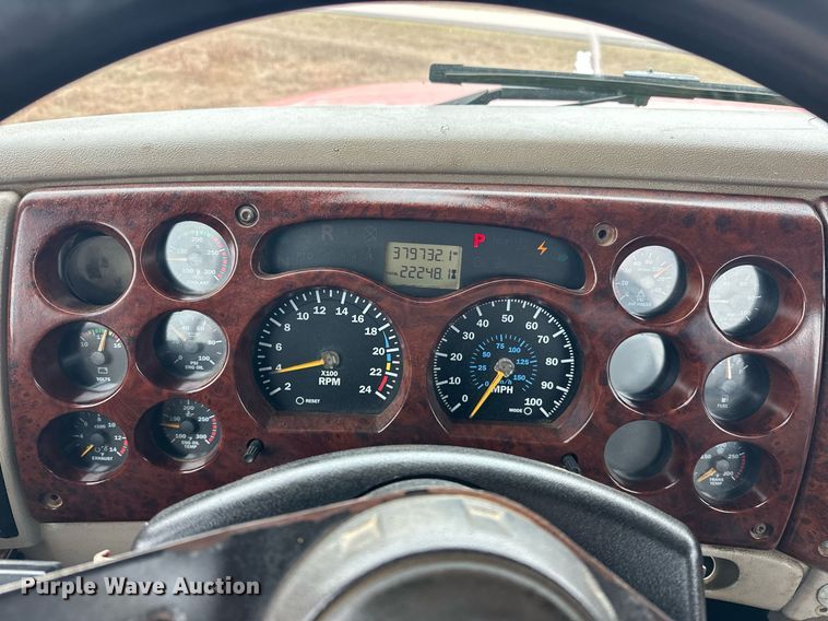 image for item EK0421 2003 Mack CH613 vacuum truck