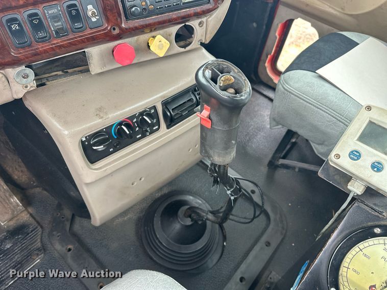 image for item EK0421 2003 Mack CH613 vacuum truck