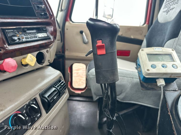 image for item EK0421 2003 Mack CH613 vacuum truck