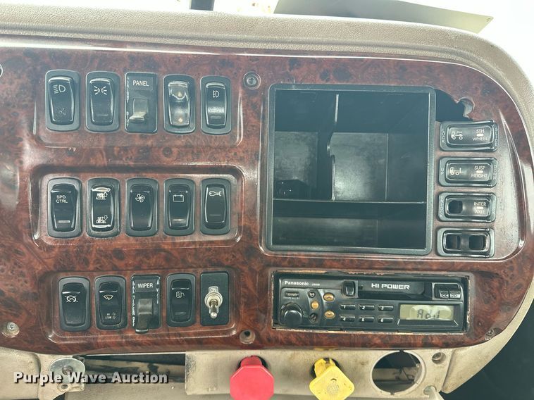 image for item EK0421 2003 Mack CH613 vacuum truck