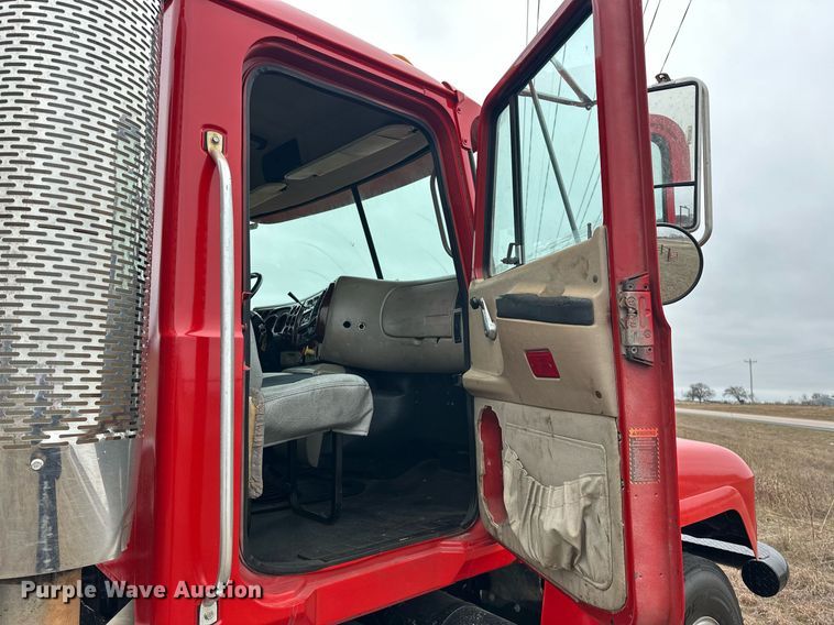 image for item EK0421 2003 Mack CH613 vacuum truck