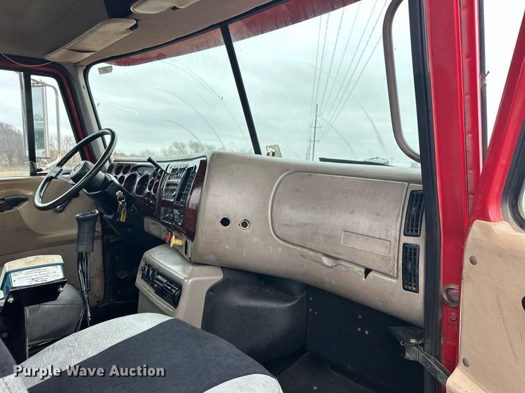 image for item EK0421 2003 Mack CH613 vacuum truck