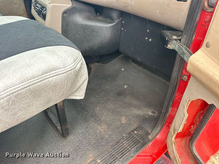 image for item EK0421 2003 Mack CH613 vacuum truck