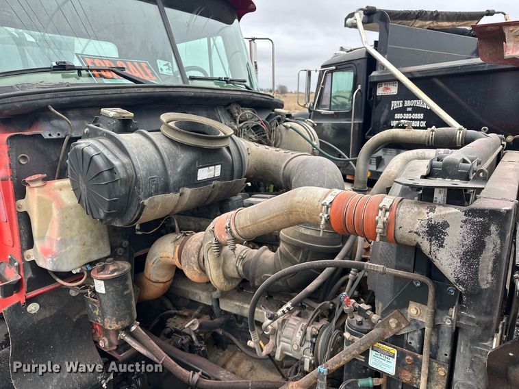 image for item EK0421 2003 Mack CH613 vacuum truck