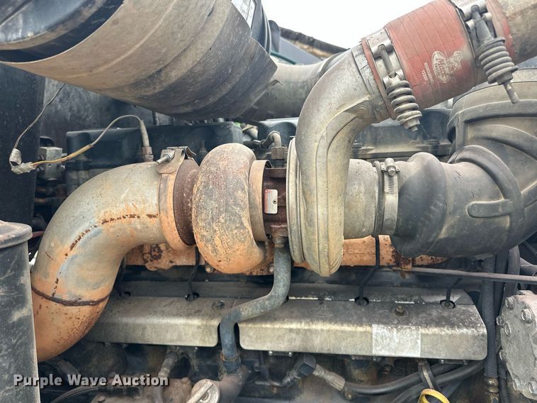 image for item EK0421 2003 Mack CH613 vacuum truck