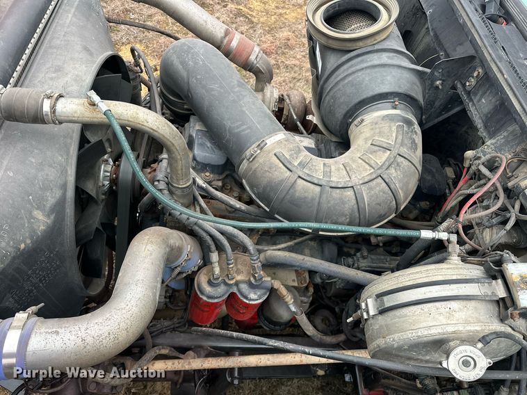 image for item EK0421 2003 Mack CH613 vacuum truck