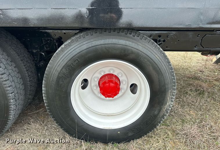 image for item EK0421 2003 Mack CH613 vacuum truck