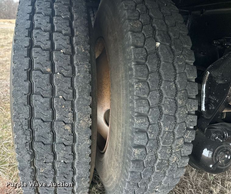 image for item EK0421 2003 Mack CH613 vacuum truck