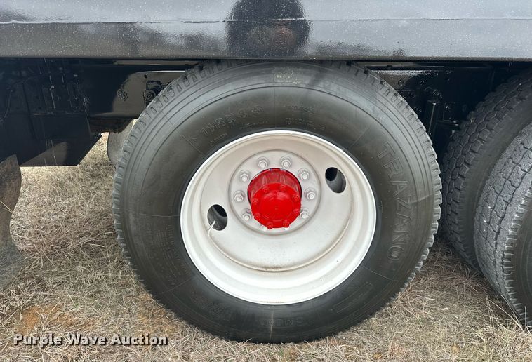 image for item EK0421 2003 Mack CH613 vacuum truck