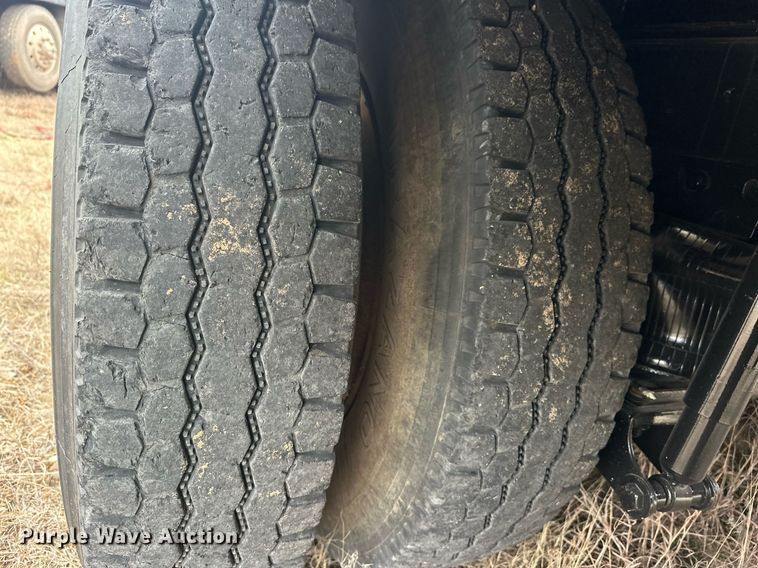 image for item EK0421 2003 Mack CH613 vacuum truck