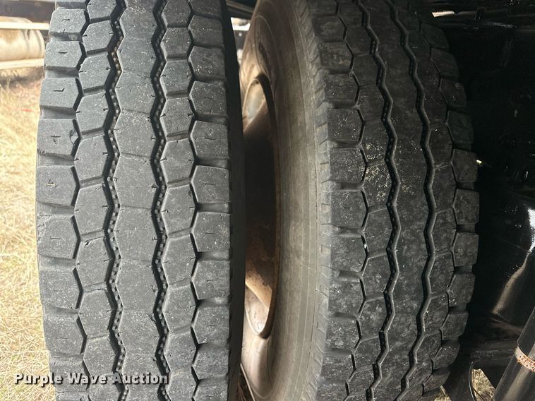 image for item EK0421 2003 Mack CH613 vacuum truck