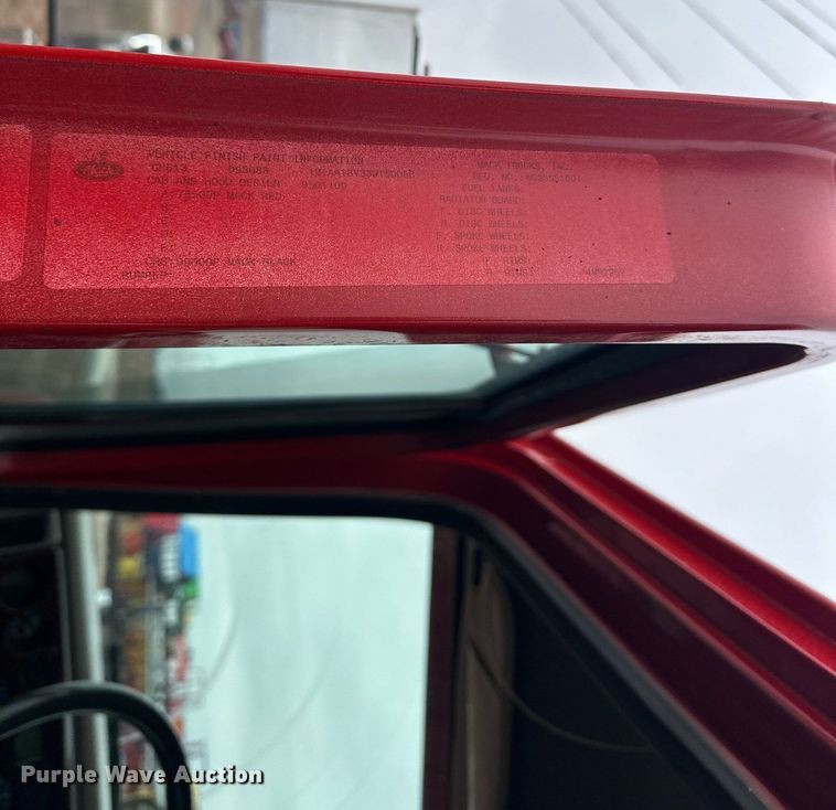 image for item EK0421 2003 Mack CH613 vacuum truck