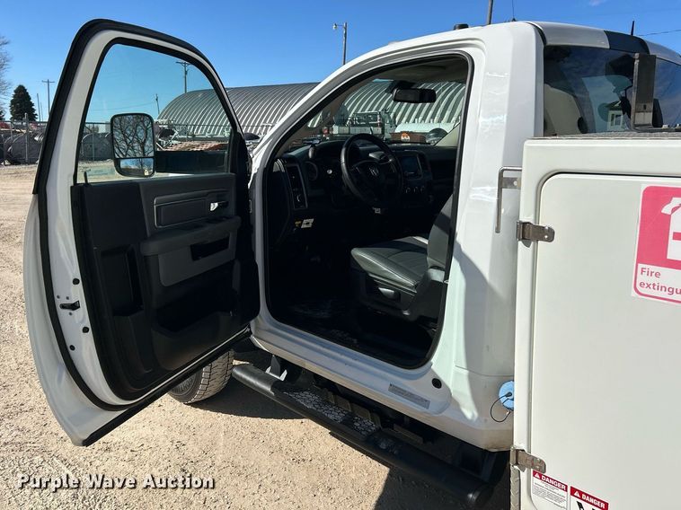 image for item EK2700 2017 Dodge Ram 5500HD bucket truck