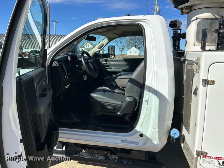 image for item EK2700 2017 Dodge Ram 5500HD bucket truck