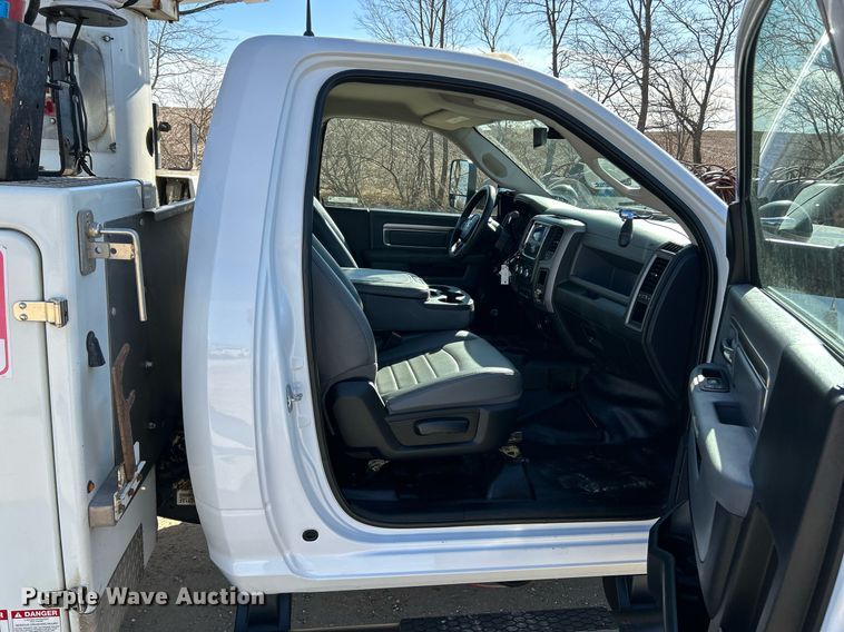 image for item EK2700 2017 Dodge Ram 5500HD bucket truck