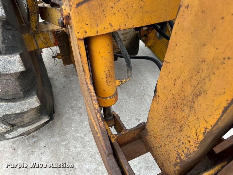 image for item EN5134 1969 Case 580CK industrial tractor