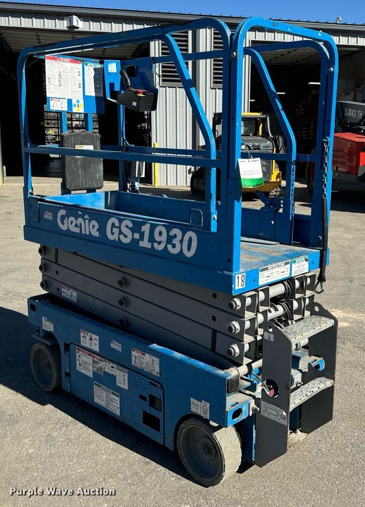 image for item EN5142 2016 Genie GS-1930 scissor lift