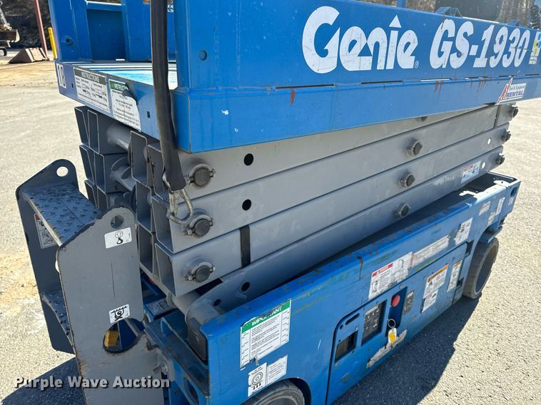 image for item EN5142 2016 Genie GS-1930 scissor lift